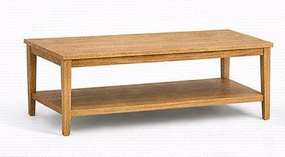 Mesa de centro rectangular con entrepaño en madera natural
