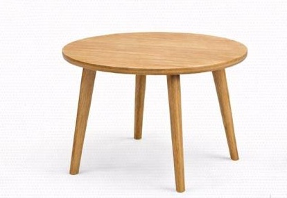 Mesa auxiliar circular de tres patas en madera natural
