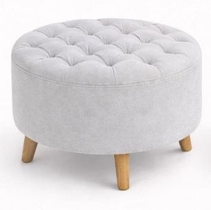 Puff redondo capitonado en tela gris claro con patas de madera