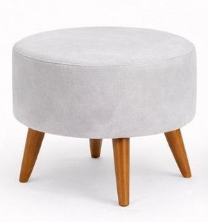 Puff redondo en tela gris claro con patas de madera